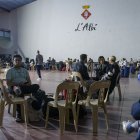 El pavelló de l’Albi, on es van habilitar desenes de llits per passar la nit.