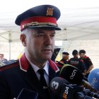 Josep Codina, comissari en cap de la regió policial de Ponent dels Mossos d'Esquadra, atenent els mitjans davant la Llotja de Lleida.