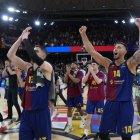 Els jugadors del Barcelona celebren la victòria contra el Mònaco. - EFE
