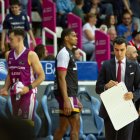 Gerard Encuentra, a la banqueta en l’últim partit de l’Hiopos Lleida, davant l’Andorra. - ACB PHOTO
