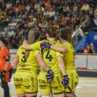 Las jugadoras del Vila-sana. celebrando la victoria.