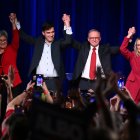 Anthony Albanese (segon per la dreta) celebrant la victòria. - EFE
