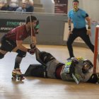 Marc Vázquez no pot superar Blai Roca en la falta directa a dos minuts del final. - ANIOL MORAL