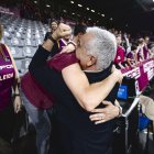 El president Albert Aliaga també ho va celebrar amb l’afició. - SANTI IGLESIAS