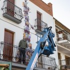 El grafiter francès Twopy, autor de peces emblemàtiques d’art de carrer, treballa en un mural. - ANA REQUENA
