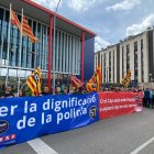 Protesta dels Mossos d'Esquadra a Lleida contra els atacs al barri de la Mariola