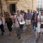 Xavier Garcia, el 2018, guiant una ruta literària per Tàrrega en el centenari de Manuel de Pedrolo. - LAIA PEDRÓS