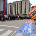 La concentració va tenir lloc davant de la comissaria de Lleida. - AMADO FORROLLA