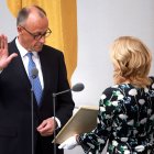 Friedrich Merz jura davant de Julia Klöckner com a nou canceller. - EFE/EPA/CLEMENS BILAN