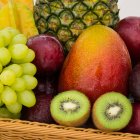 El raïm encapçala la llista de les fruites amb més sucre.