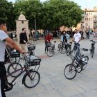 L’ajuntament va entregar ahir les bicicletes. - AMADO FORROLLA