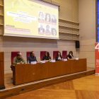 La taula redona sobre periodisme de proximitat, amb la directora de SEGRE, Anna Sàez. - JORDI ECHEVARRIA