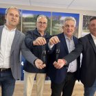 Solé, Urrea, Saltó i Liendo van mostrar els rellotges després de la firma del conveni a la Granja d’Escarp. - M. CODINAS