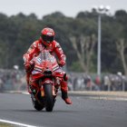 Marc Márquez, ahir durant la Practice a Le Mans, en la qual va batre el rècord de la pista. - EFE