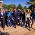 Puigdemont acompanyat pels membres del seu partit a Waterloo. - TWITTER/JORDI TURULL