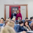 Félix Bolaños i Pilar Alegría es dirigeixen a la roda de premsa posterior al Consell de Ministres. - ALBERTO ORTEGA / EUROPA PRESS
