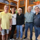 Les famílies Solé i Llurba, juntes per mantenir viva la tradició del pa artesà. - J.GÓMEZ