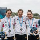 Sorribes, amb Chorraut i Goñi, amb la medalla de plata que van aconseguir ahir en l’Europeu. - MARC ETXANIZ/RFEP