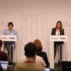 La consellera d'Economia, Alícia Romero; i la presidenta del grup parlamentari dels Comuns, Jéssica Albiach, durant una roda de premsa.