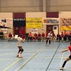 Les jugadores lleidatanes proven de muntar un atac davant la fèrria defensa del Saragossa.