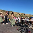 La cantant aranesa Alidé Sans va posar el ritme festiu a mitja tarda a la Vinya Núria d’Algerri. - RAFA GIMENA