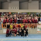 Les jugadores del Lleida HC celebren la victòria amb l’afició desplaçada a Saragossa.