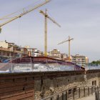 L’estructura metàl·lica instal·lada a sobre de la coberta dels Docs. - JORDI ECHEVARRIA