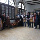 Els integrants d’aquesta representació, en una de les sales de Cal Sant. - J.GÓMEZ