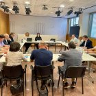 Un moment de la reunió feta ahir a Barcelona entre Ordeig i el seu equip i la direcció de JARC. - JARC