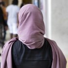 Una dona amb vel islàmic.