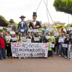 Protesta del col·lectiu per reclamar un local a Cappont. - JORDI ECHEVARRIA
