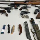 Imatge de les armes decomissades pels Mossos dimecres a la capital de l’Urgell. - MOSSOS D’ESQUADRA