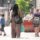 Imatge d’arxiu d’una dona amb nicab a Lleida - SEGRE