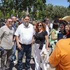De visita a l’Aplec. El líder dels republicans va venir ahir a Lleida per visitar l’Aplec del Caragol acompanyat de diversos companys de partit. Es va afegir a la rua del vermut i es va fer fotografies amb collistes. - PAU PASCUAL