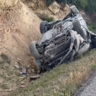 Un vehicle bolca a la carretera C-12 a Maials