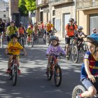 La marxa va sortir de Belianes passades les 9.00 hores amb ciclistes de totes les edats. - LAIA PEDRÓS