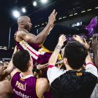 Hasbrouck, molt emocionat, acomiadant-se de l’afició. - POL PUERTAS/ACB PHOTO