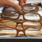 Las familias de menores de 16 años tendrán una ayuda para gafas. EFE/Everett Kennedy Brown