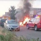 Una imatge de l'incendi al carrer Verge de Montserrat de Lleida aquest dimecres.