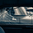 Imagen de archivo de un coche vandalizado.