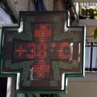 Un termòmetre de carrer marca 38 graus a Lleida ciutat.