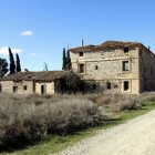La casa central on Francesc Macià estiuejava, actualment deteriorada. - ANNA BERGA/ACN