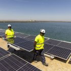 La planta solar flotant d’Alfés s’està instal·lant actualment i es preveu que funcioni a l’agost. - ACN