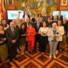 Premiats i membres del jurat del Premi, entre els quals la directora de SEGRE Anna Sàez, ahir. - DIPUTACIÓ DE LLEIDA