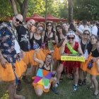 Un grup d’amics d’Agramunt van aprofitar per celebrar un comiat de soltera. - LAIA PEDRÓS