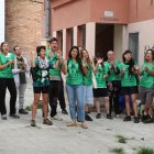 Membres de la PAH aquest dilluns davant de l'habitatge on s'havia de produir el desnonament.