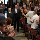 Pere Lluís Font, a l’entrar en un abarrotat Palau de la Música, que va acollir un muntatge literari. - ACN