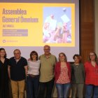 Els integrants de la nova junta i Xavier Antich, a la Seu. - ÒMNIUM ALT URGELL