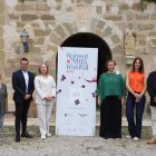 Bosch i De Carandini, al castell de Raimat amb representants municipals i d’Aitona Gourmet. - MAGDALENA ALTISENT