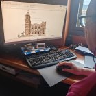 Jesús Villanueva con su catedral de Málaga.